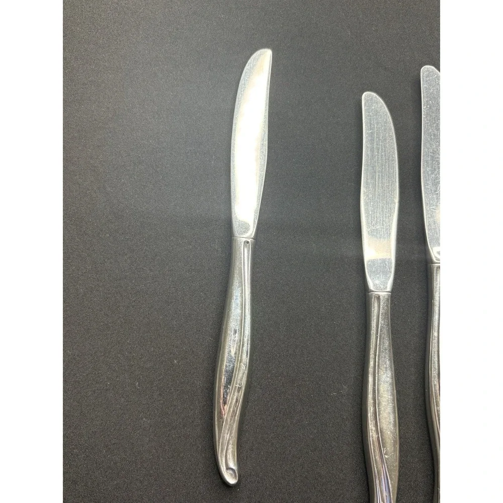Oneida USA Stainless Silverware - OHS29 - Dinner Knives Via Knife x 5 - 8.5